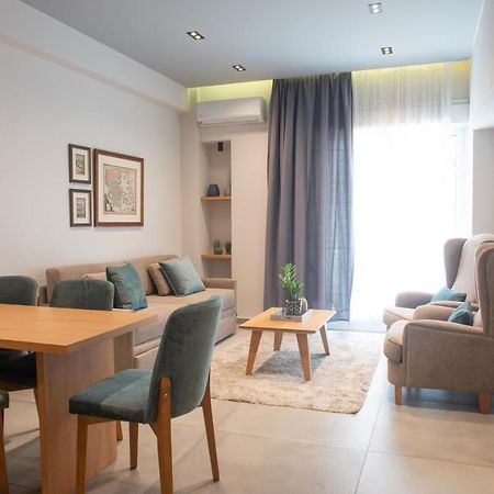 Crown Designed Apartments Atene Esterno foto