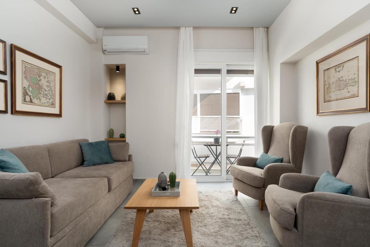 Crown Designed Apartments Atene Esterno foto
