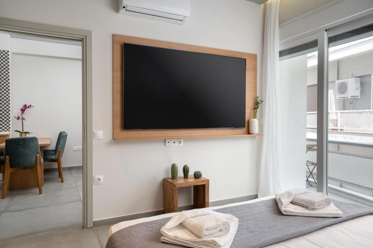 Crown Designed Apartments Atene Esterno foto
