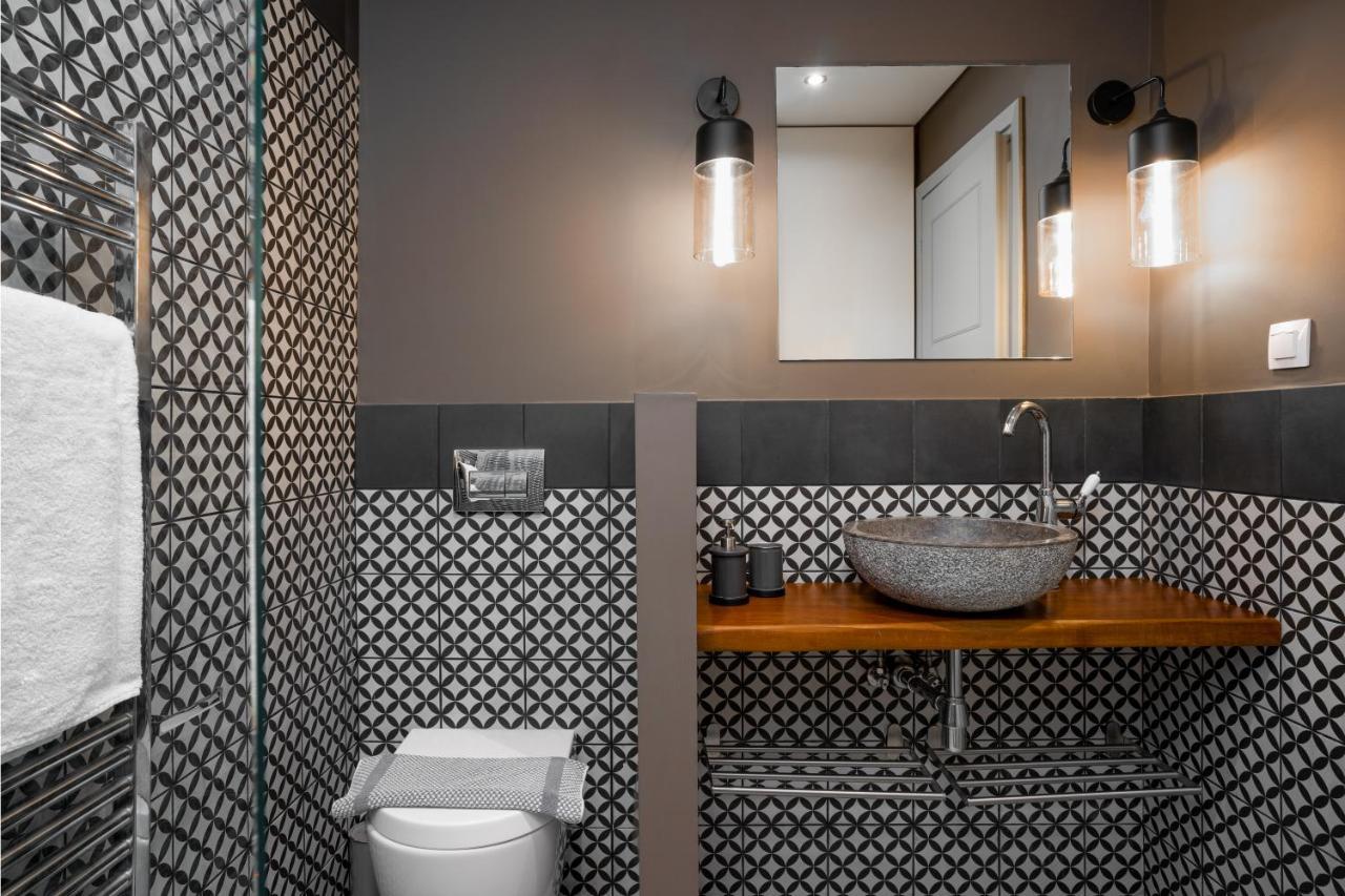 Crown Designed Apartments Atene Esterno foto