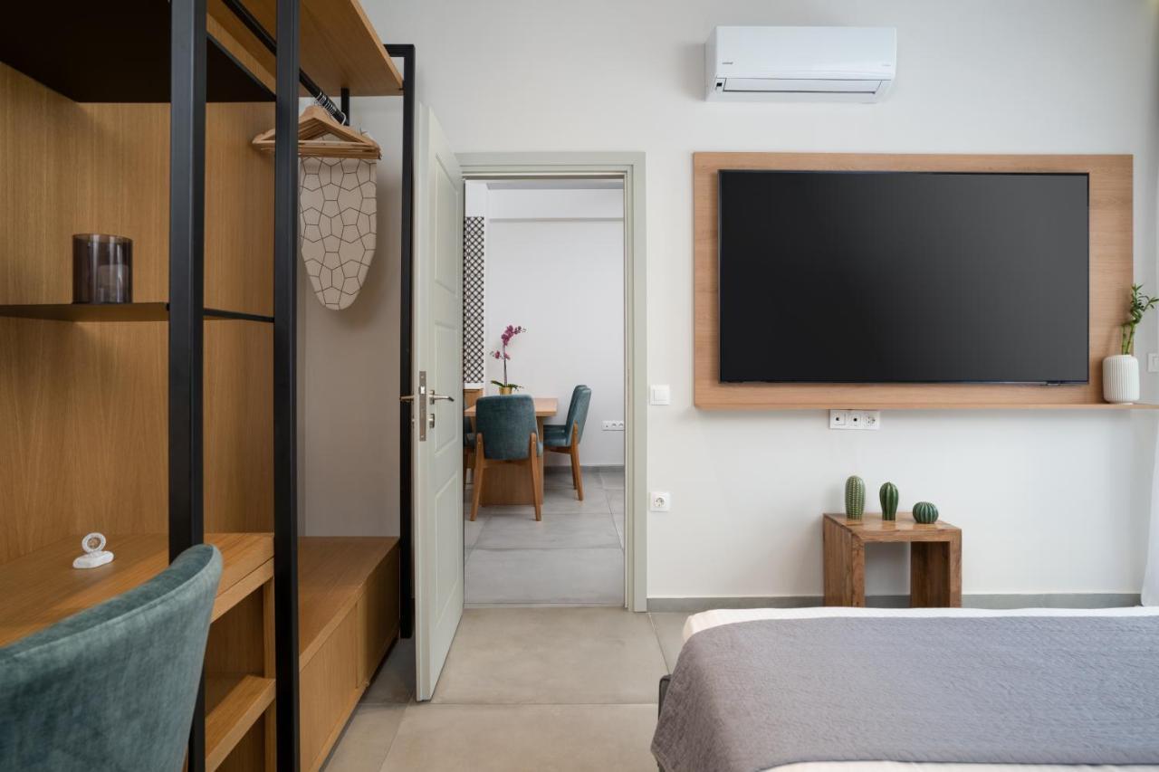 Crown Designed Apartments Atene Esterno foto