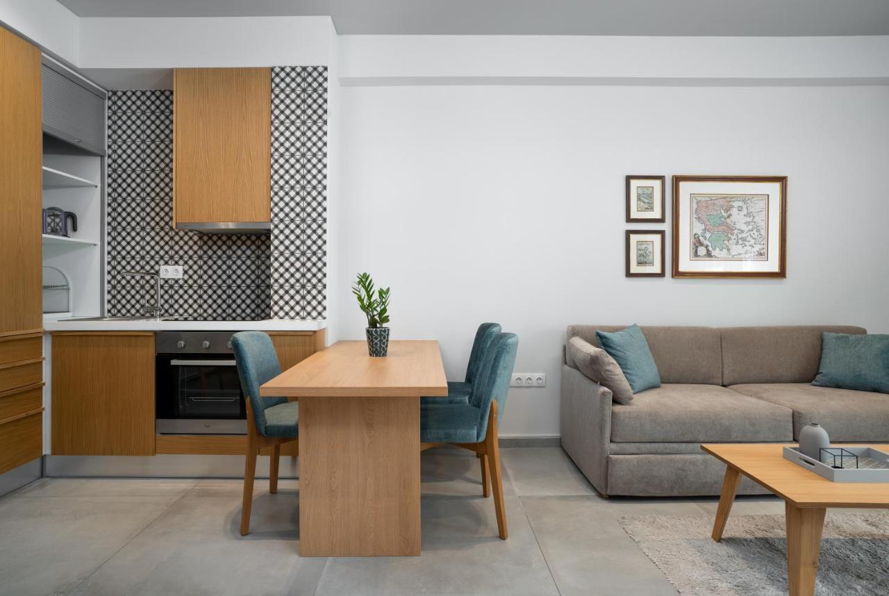 Crown Designed Apartments Atene Esterno foto