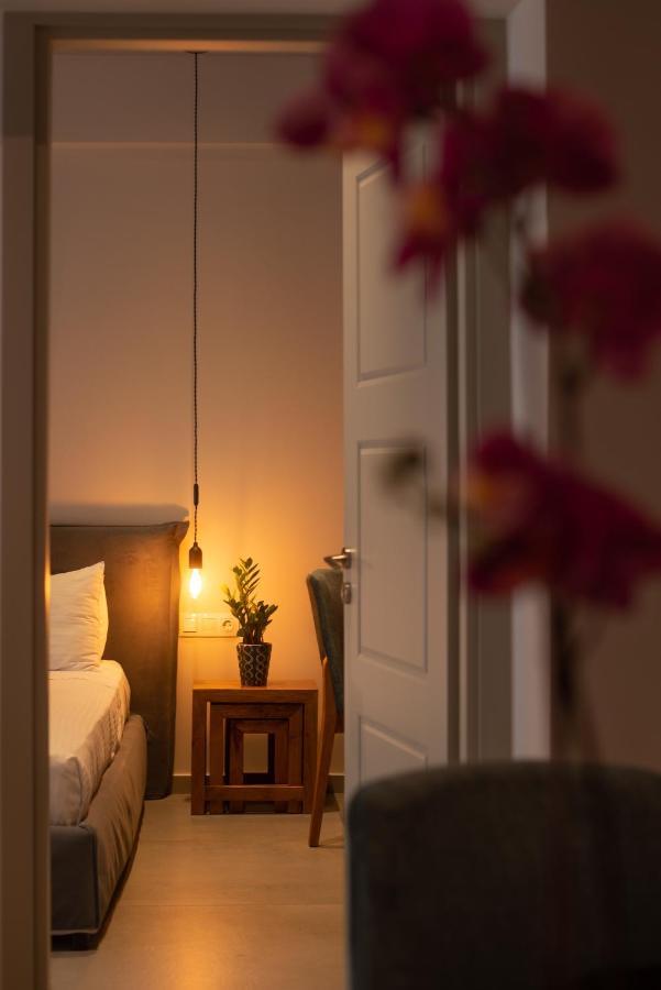 Crown Designed Apartments Atene Esterno foto