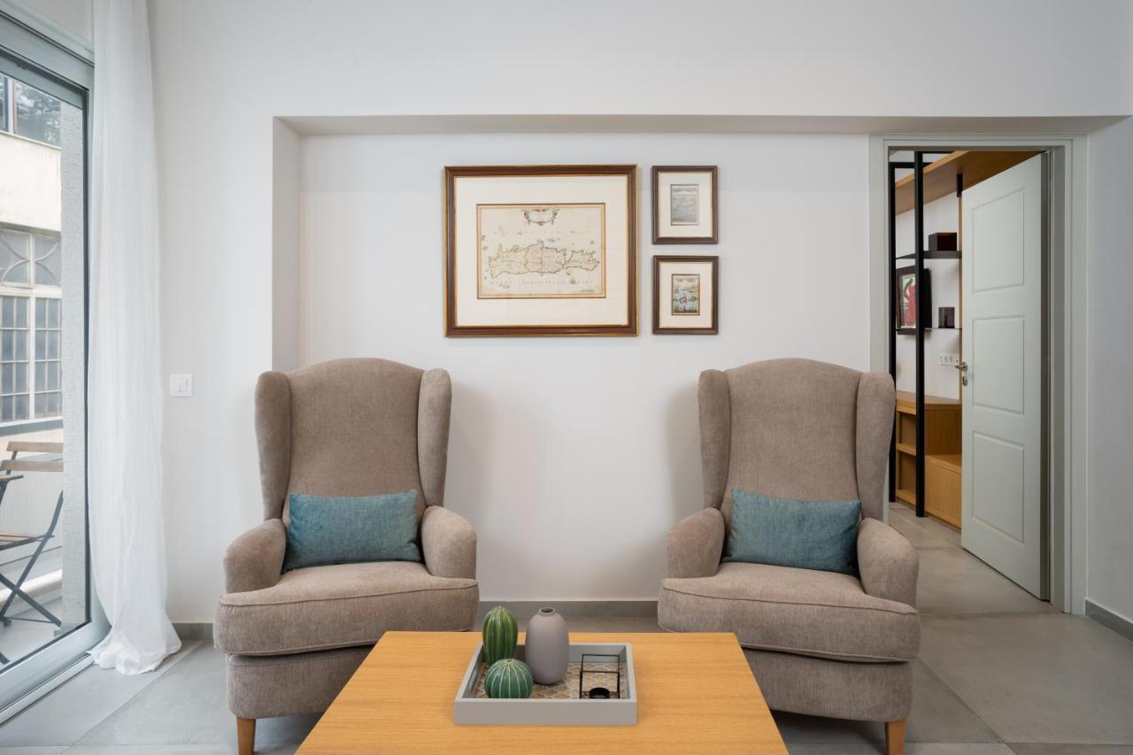 Crown Designed Apartments Atene Esterno foto